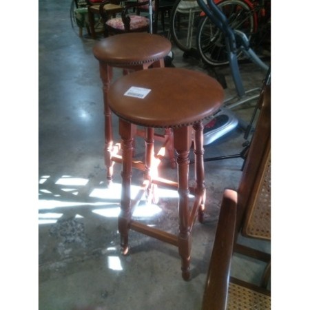 2 tabourets en bois simili cuir marron