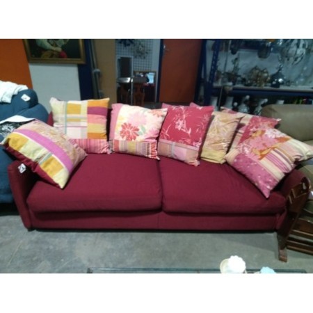 1 canapé rouge 3 place Roche Bobois + 7 cuissins Kenzo