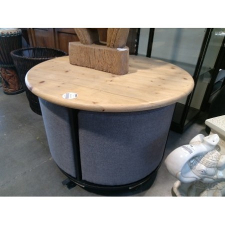 Table basse sur roulettes + 4 poufs